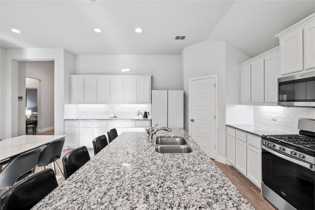 103 Woodlands Way, Balch Springs, TX 75181