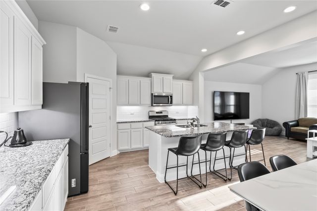 103 Woodlands Way, Balch Springs, TX 75181