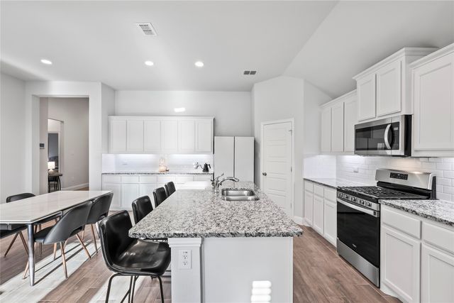 103 Woodlands Way, Balch Springs, TX 75181