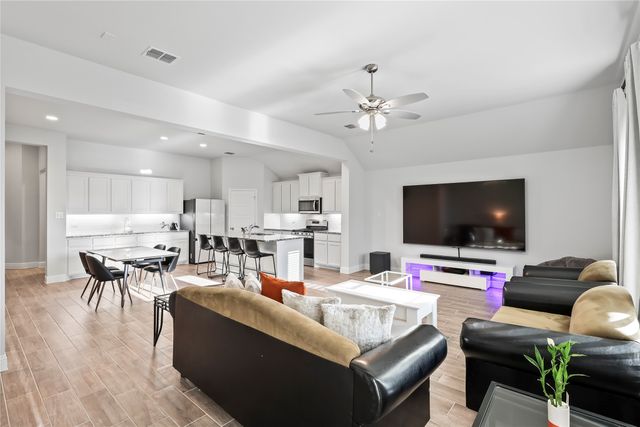 103 Woodlands Way, Balch Springs, TX 75181