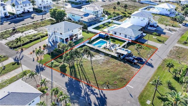 7950 Buccaneer DR, Fort Myers Beach, FL 33931