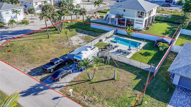 7950 Buccaneer DR, Fort Myers Beach, FL 33931