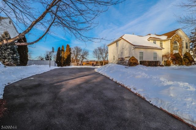 6 Bering Way, Franklin Twp., NJ 08873