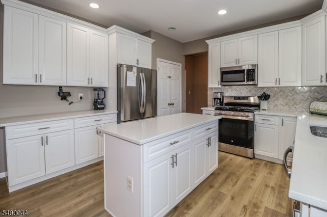 6 Bering Way, Franklin Twp., NJ 08873