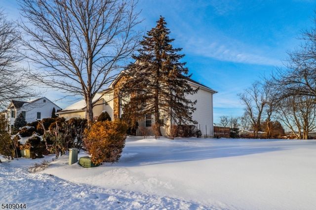 6 Bering Way, Franklin Twp., NJ 08873