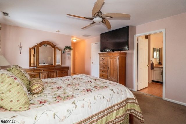 6 Bering Way, Franklin Twp., NJ 08873