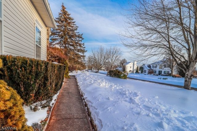 6 Bering Way, Franklin Twp., NJ 08873