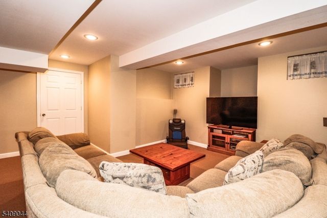 6 Bering Way, Franklin Twp., NJ 08873