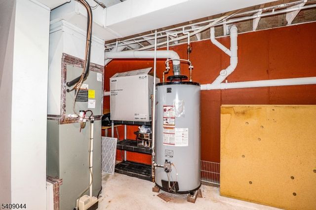 6 Bering Way, Franklin Twp., NJ 08873