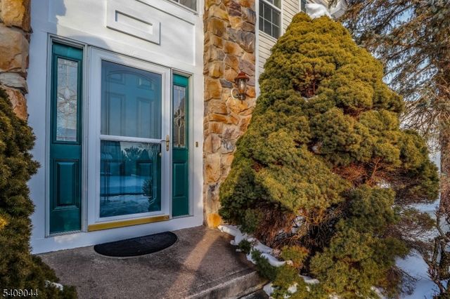 6 Bering Way, Franklin Twp., NJ 08873