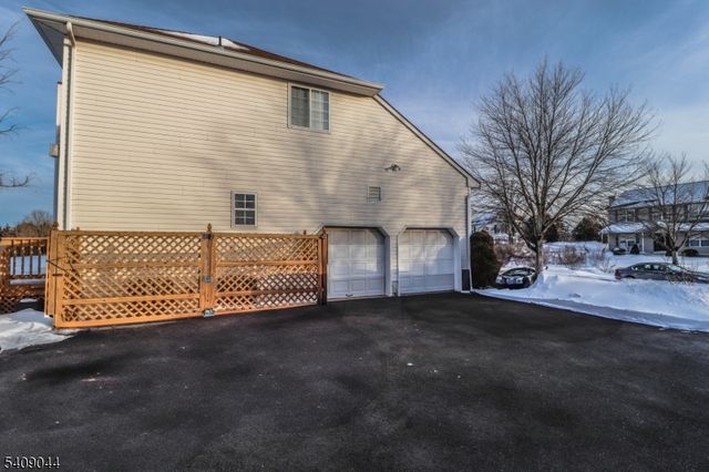 6 Bering Way, Franklin Twp., NJ 08873