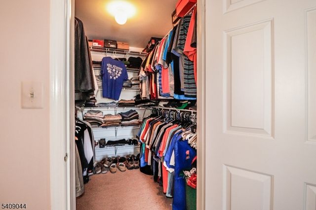 6 Bering Way, Franklin Twp., NJ 08873