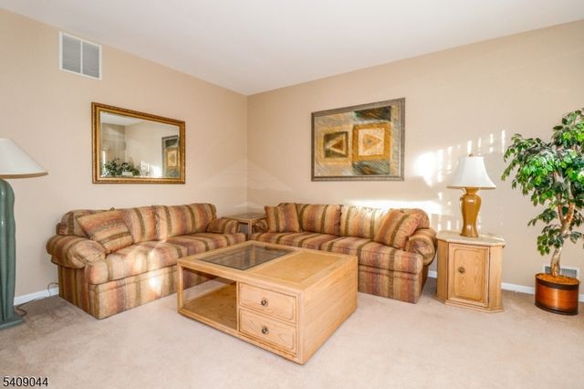 6 Bering Way, Franklin Twp., NJ 08873