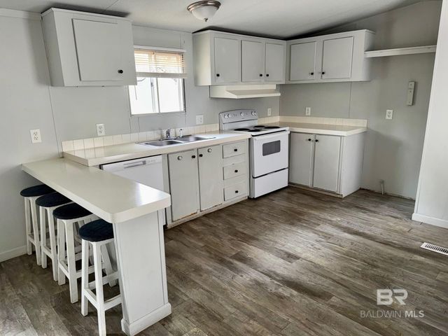 1561 Valencia Drive, Lillian, AL 36549