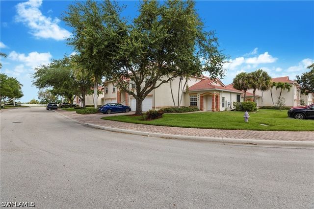 25080 Peacock LN 102, Naples, FL 34114