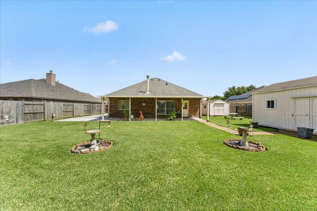 18 Prairie Knoll Drive, Santa Fe, TX 77510