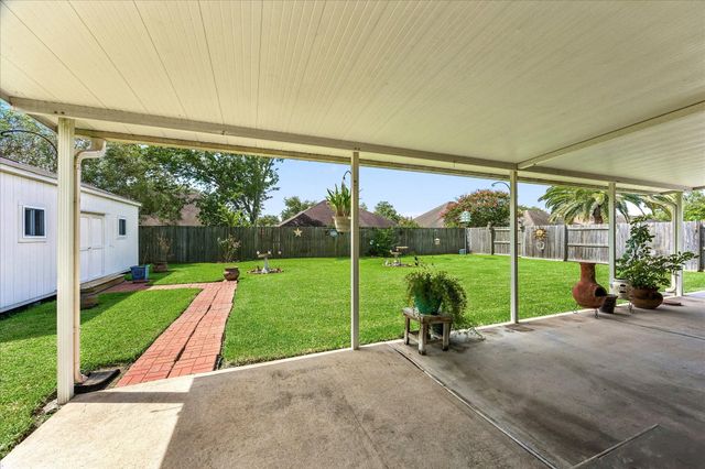 18 Prairie Knoll Drive, Santa Fe, TX 77510