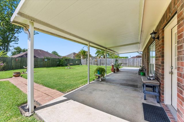 18 Prairie Knoll Drive, Santa Fe, TX 77510