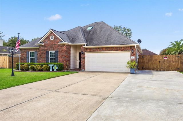 18 Prairie Knoll Drive, Santa Fe, TX 77510