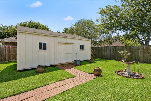 18 Prairie Knoll Drive, Santa Fe, TX 77510