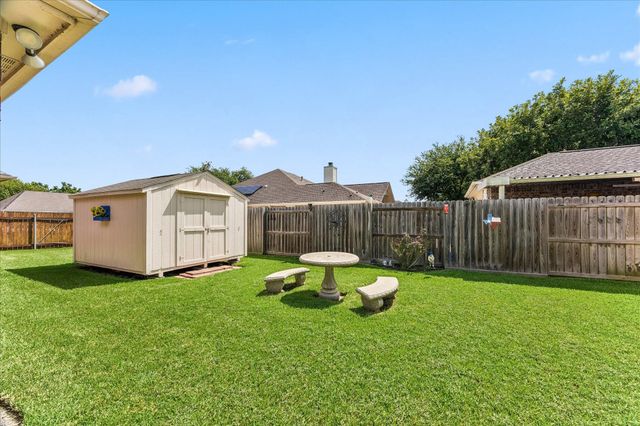 18 Prairie Knoll Drive, Santa Fe, TX 77510