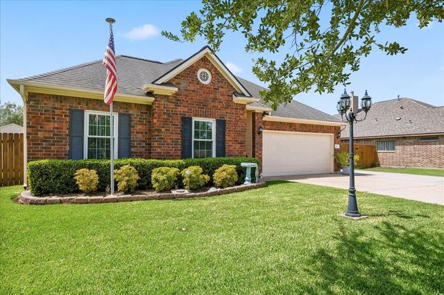 18 Prairie Knoll Drive, Santa Fe, TX 77510