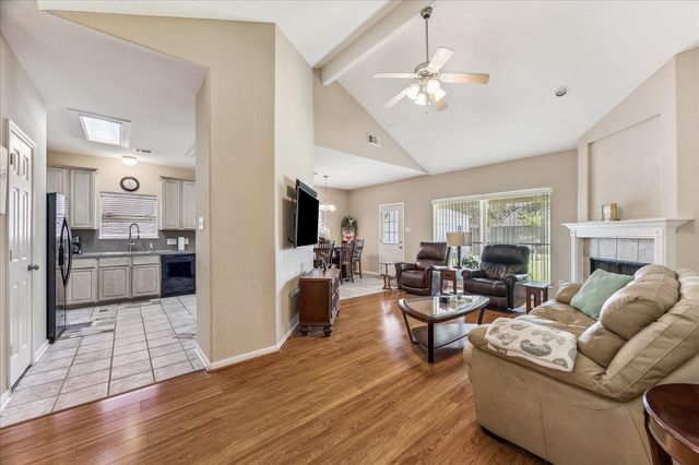18 Prairie Knoll Drive, Santa Fe, TX 77510