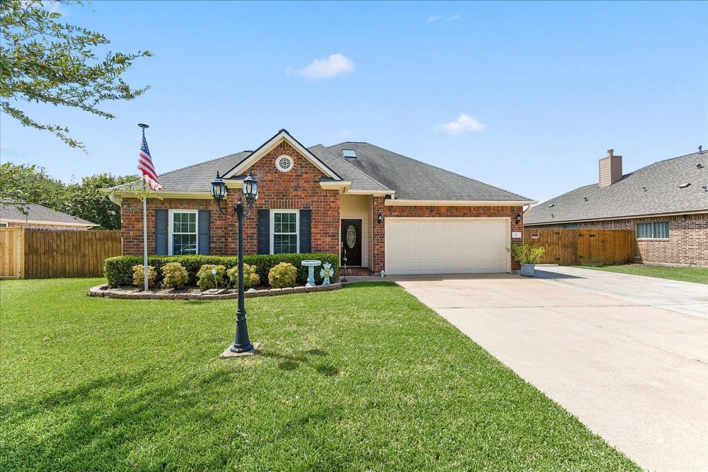 18 Prairie Knoll Drive, Santa Fe, TX 77510