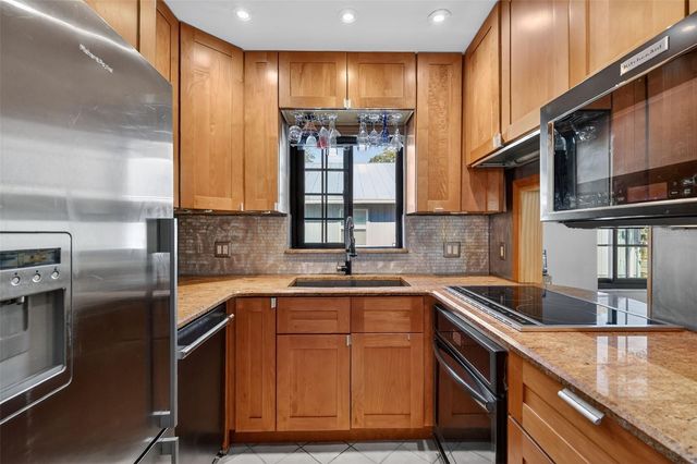 225 E 10TH AVENUE E-2, Mount Dora, FL 32757