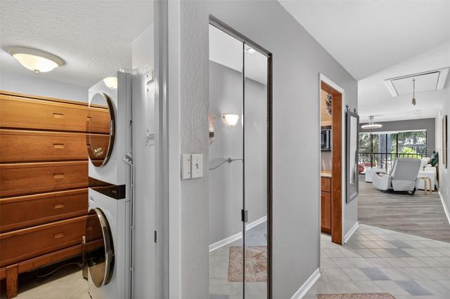 225 E 10TH AVENUE E-2, Mount Dora, FL 32757