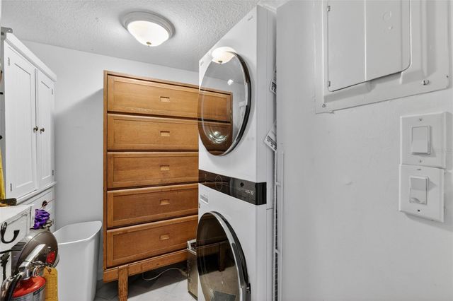 225 E 10TH AVENUE E-2, Mount Dora, FL 32757