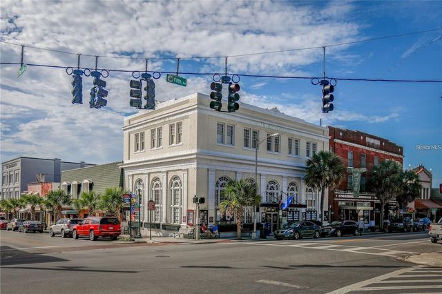 225 E 10TH AVENUE E-2, Mount Dora, FL 32757