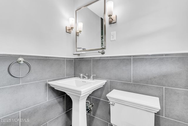 11 Pinewood Avenue, West Long Branch, NJ 07764