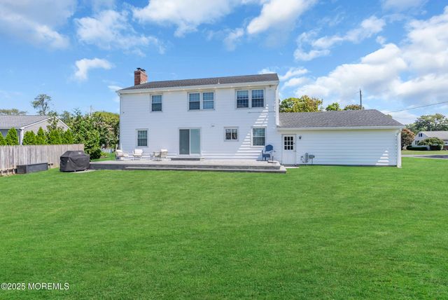 11 Pinewood Avenue, West Long Branch, NJ 07764