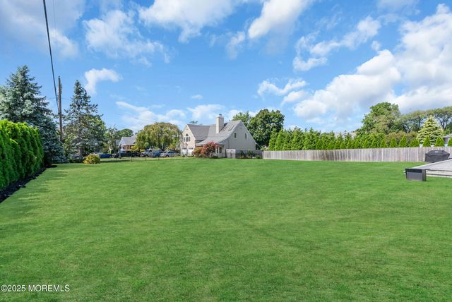 11 Pinewood Avenue, West Long Branch, NJ 07764