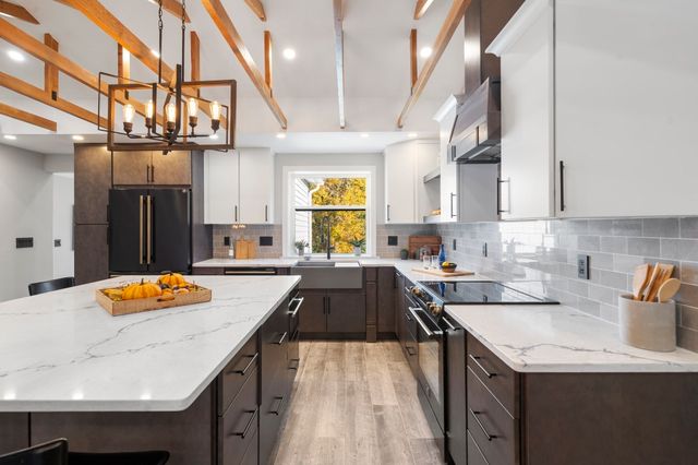 15 Robs Ln, Sharon, MA 02067