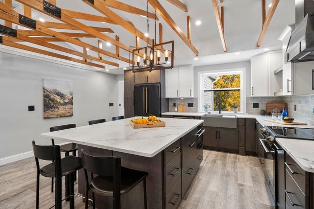 15 Robs Ln, Sharon, MA 02067