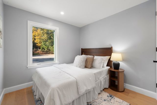 15 Robs Ln, Sharon, MA 02067