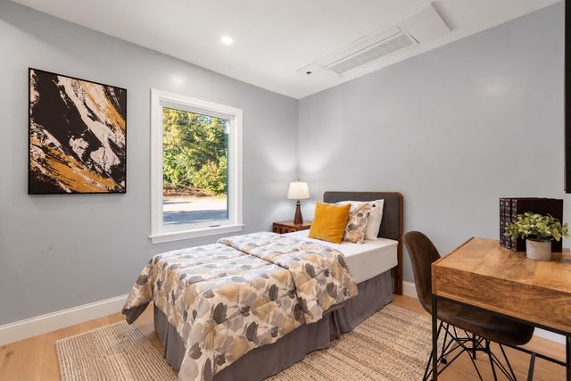 15 Robs Ln, Sharon, MA 02067