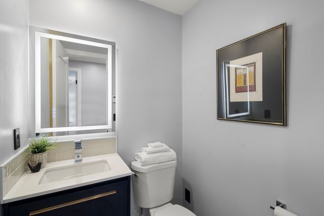 15 Robs Ln, Sharon, MA 02067