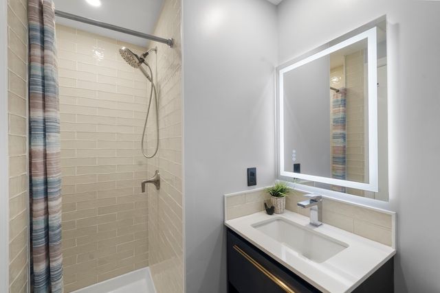 15 Robs Ln, Sharon, MA 02067