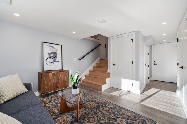 15 Robs Ln, Sharon, MA 02067