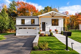 15 Robs Ln, Sharon, MA 02067