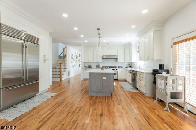 1 Cedar Ct, North Haledon Boro, NJ 07508