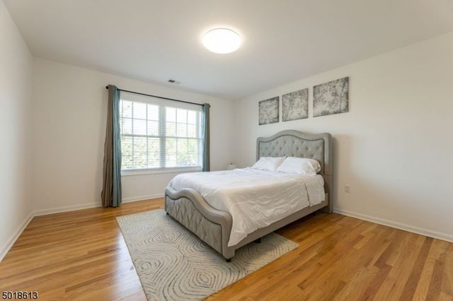 1 Cedar Ct, North Haledon Boro, NJ 07508