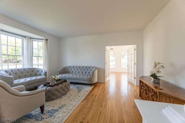 1 Cedar Ct, North Haledon Boro, NJ 07508