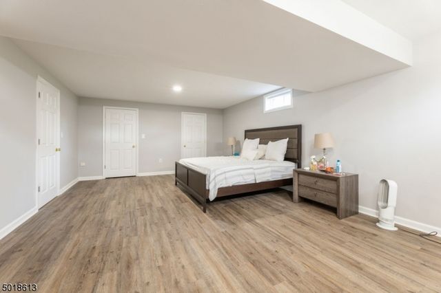 1 Cedar Ct, North Haledon Boro, NJ 07508
