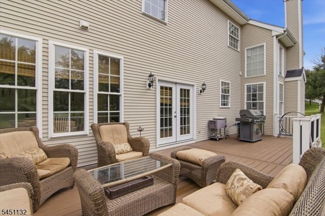 1 Cedar Ct, North Haledon Boro, NJ 07508