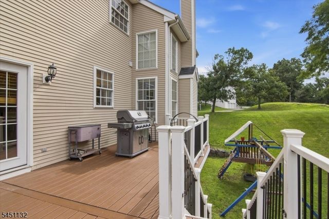 1 Cedar Ct, North Haledon Boro, NJ 07508