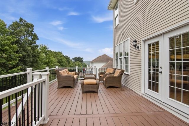 1 Cedar Ct, North Haledon Boro, NJ 07508